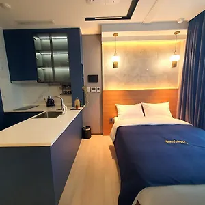 Hotel Elliy's
